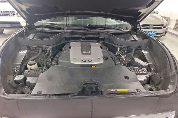 Used Infiniti QX70 2013 3.7L Standard Edition Engine Bay