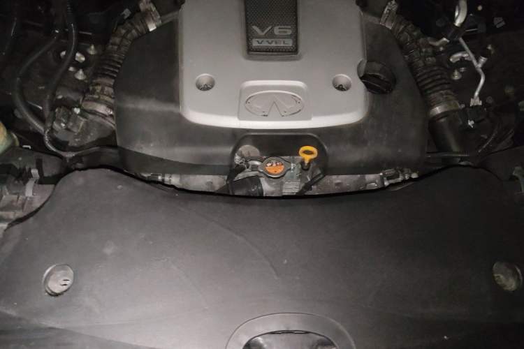Used Infiniti QX70 2013 3.7L Standard Edition Engine Bay