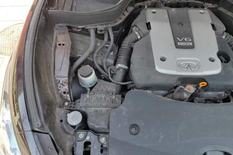 Used Infiniti QX70 2013 3.7L Supreme Edition Engine Bay Right