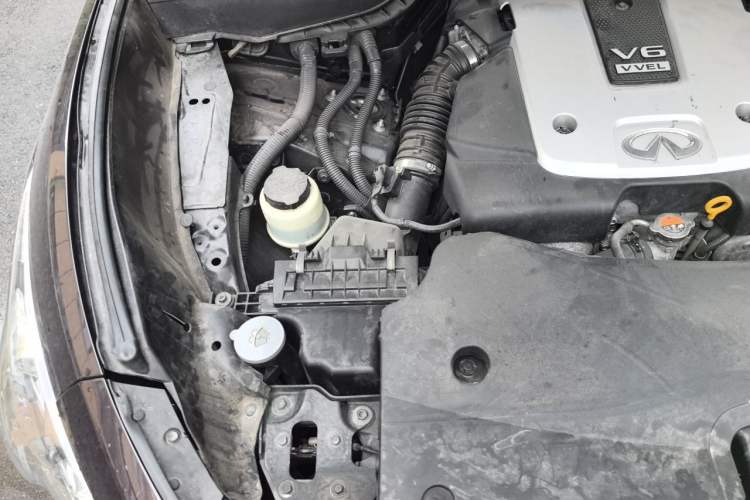 Used Infiniti QX70 2013 3.7L Supreme Edition Engine Bay Right