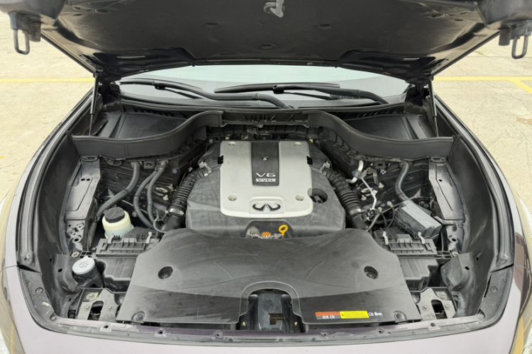 Used Infiniti QX70 2013 3.7L Standard Edition Engine Bay