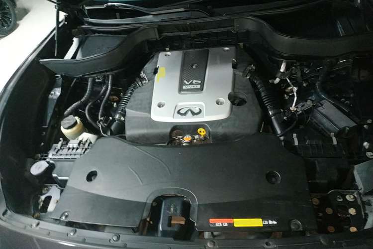 Used Infiniti QX70 2013 3.7L Standard Edition Engine Bay