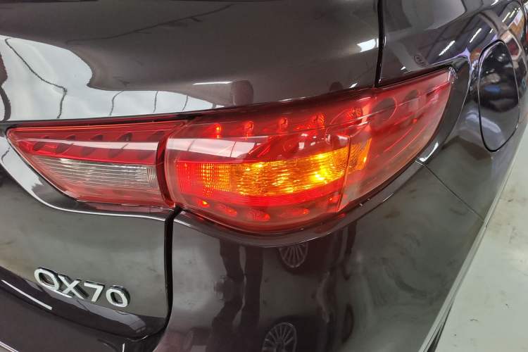 Used Infiniti QX70 2013 3.7L Standard Edition Exterior 6