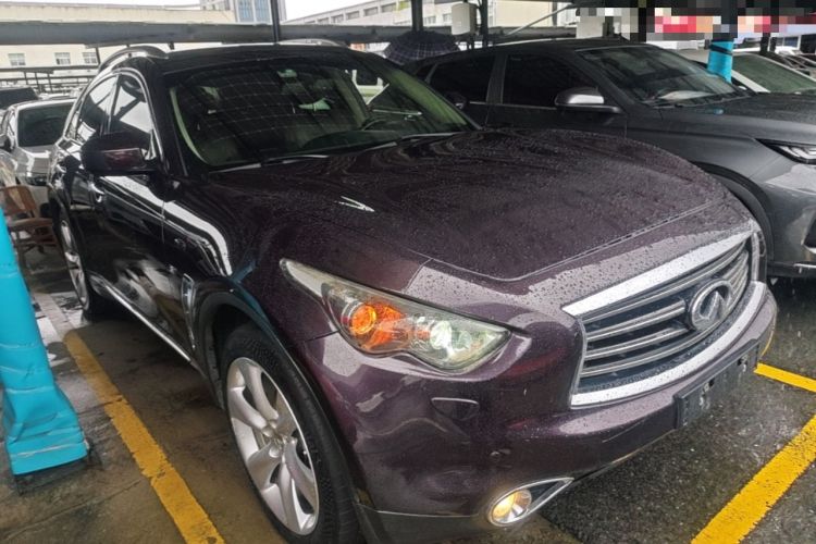 Used Infiniti QX70 2013 3.7L Supreme Edition Front Right 45 Deg