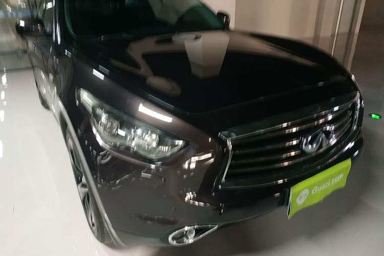 Used Infiniti QX70 2013 3.7L Standard Edition Front Right 45 Deg