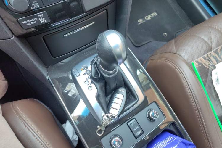 Used Infiniti QX70 2013 3.7L Supreme Edition Gear Lever