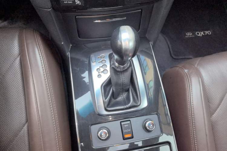 Used Infiniti QX70 2013 3.7L Supreme Edition Gear Lever