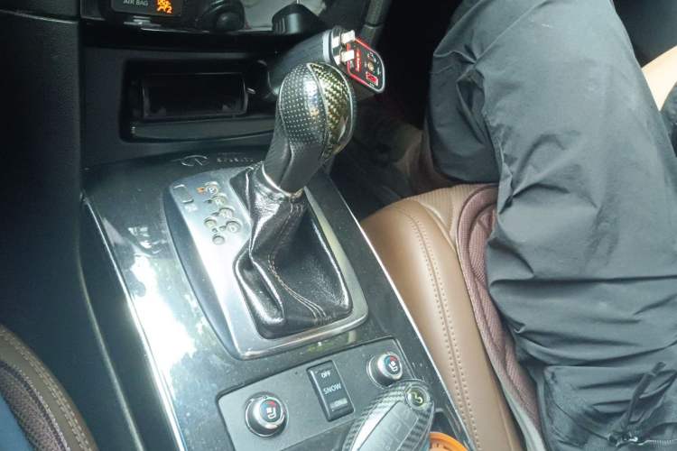 Used Infiniti QX70 2013 3.7L Standard Edition Gear Lever