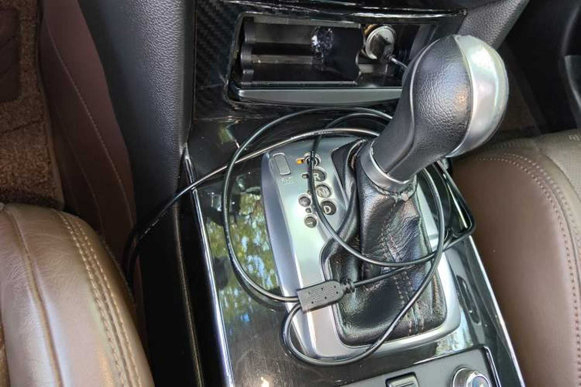Used Infiniti QX70 2013 3.7L Supreme Edition Gear Lever