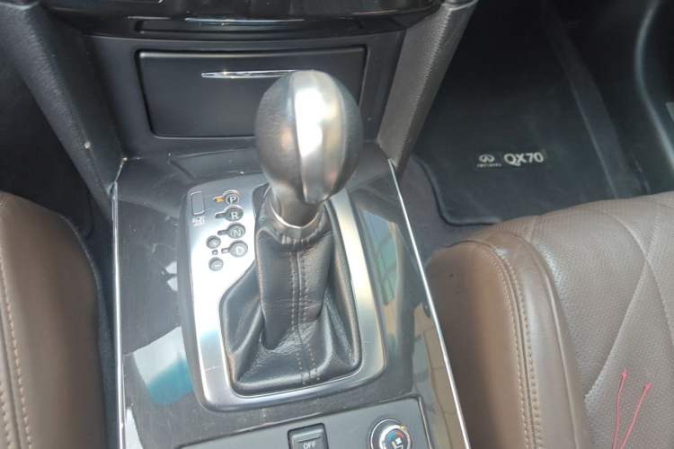 Used Infiniti QX70 2013 3.7L Supreme Edition Gear Lever