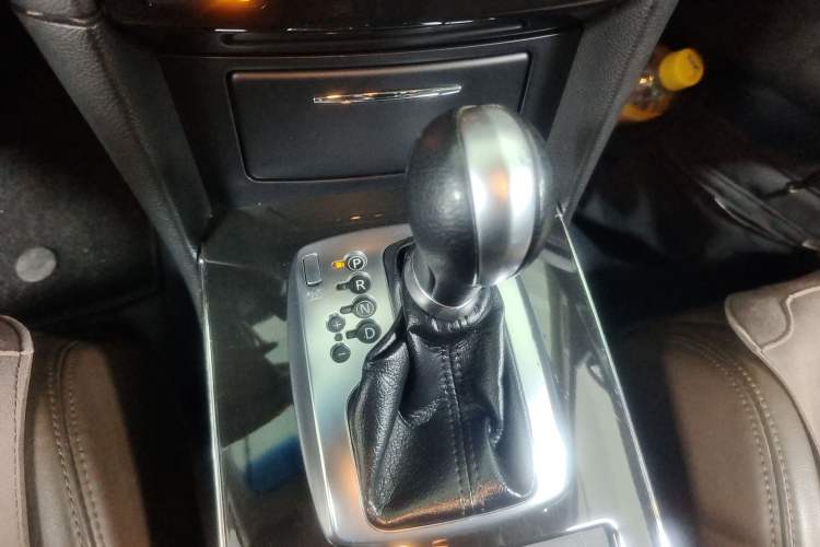 Used Infiniti QX70 2013 3.7L Standard Edition Gear Lever
