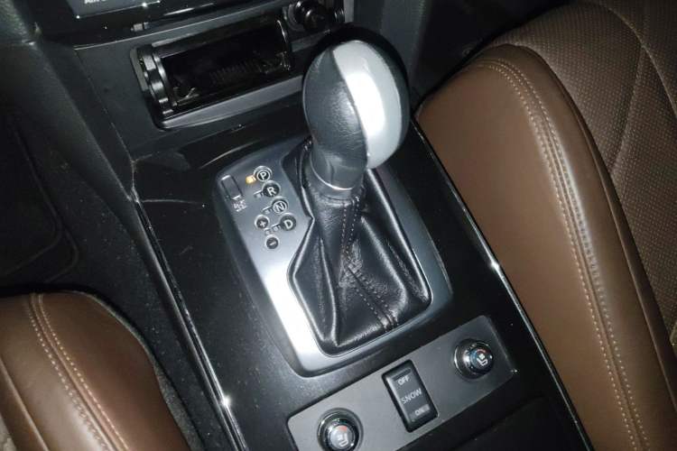 Used Infiniti QX70 2013 3.7L Standard Edition Gear Lever