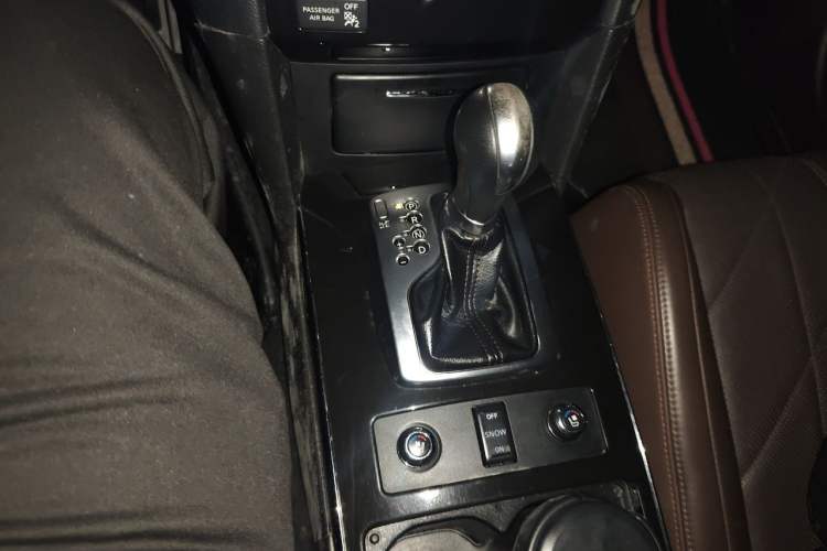 Used Infiniti QX70 2013 3.7L Standard Edition Gear Lever