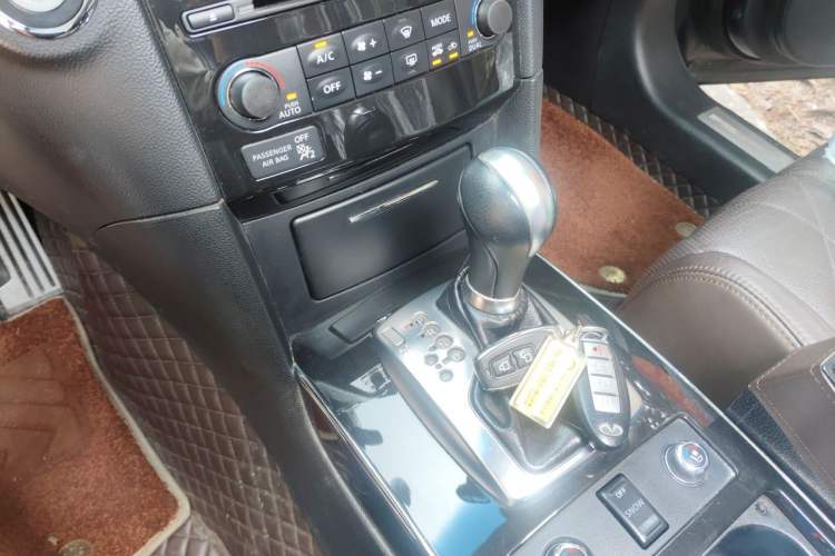 Used Infiniti QX70 2013 3.7L Supreme Edition Gear Lever