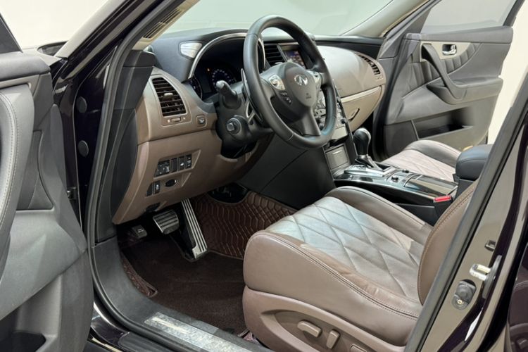 Used Infiniti QX70 2013 3.7L Standard Edition Interior 1