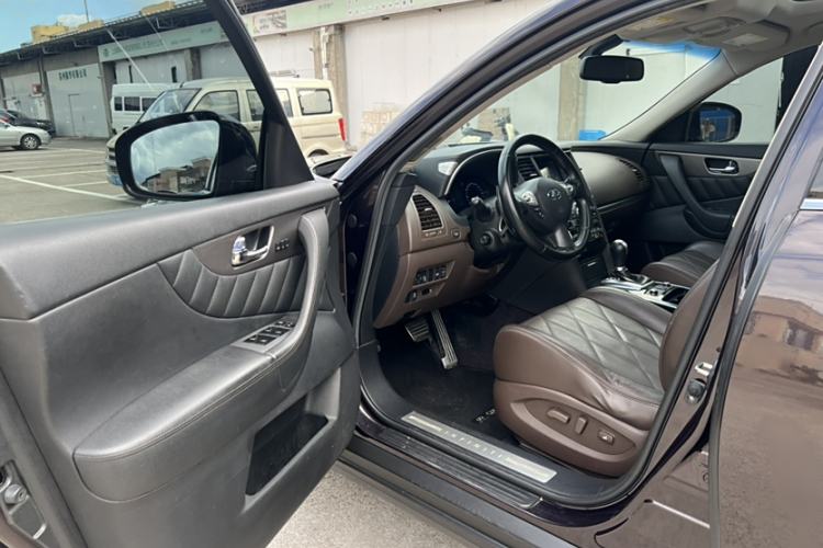 Used Infiniti QX70 2013 3.7L Standard Edition Interior 1