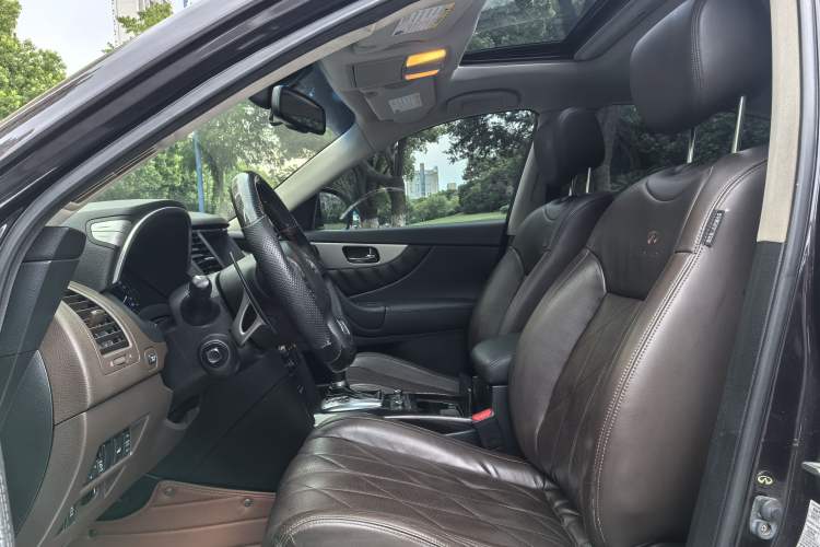 Used Infiniti QX70 2013 3.7L Supreme Edition Interior 1