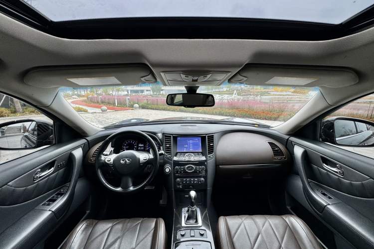 Used Infiniti QX70 2013 3.7L Standard Edition Interior 1