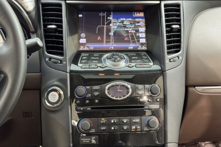 Used Infiniti QX70 2013 3.7L Standard Edition Interior 10