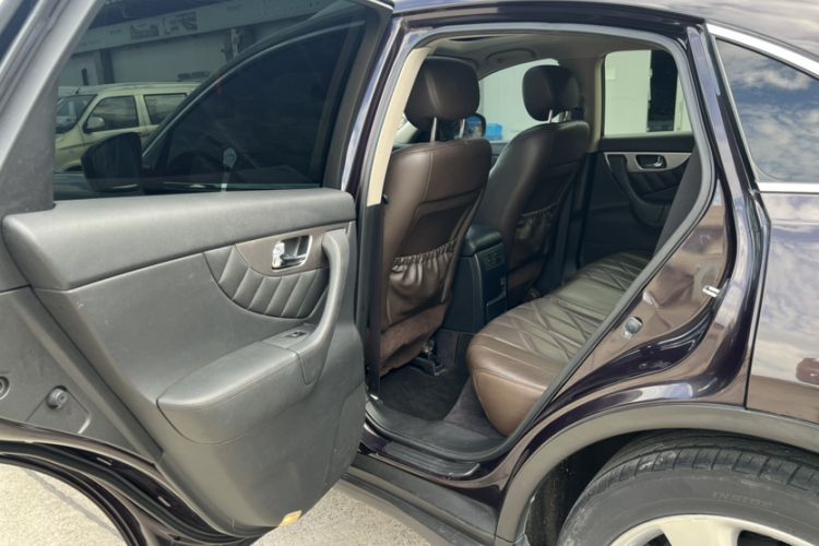 Used Infiniti QX70 2013 3.7L Standard Edition Interior 10