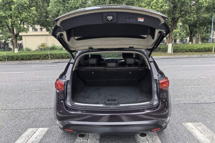 Used Infiniti QX70 2013 3.7L Supreme Edition Interior 10