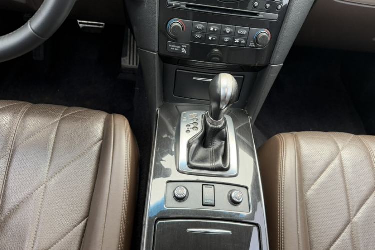 Used Infiniti QX70 2013 3.7L Standard Edition Interior 10