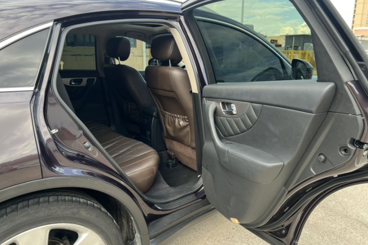 Used Infiniti QX70 2013 3.7L Standard Edition Interior 12