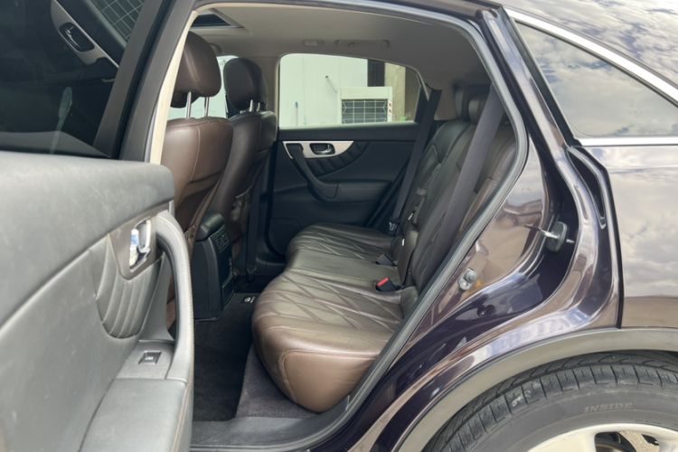 Used Infiniti QX70 2013 3.7L Standard Edition Interior 13