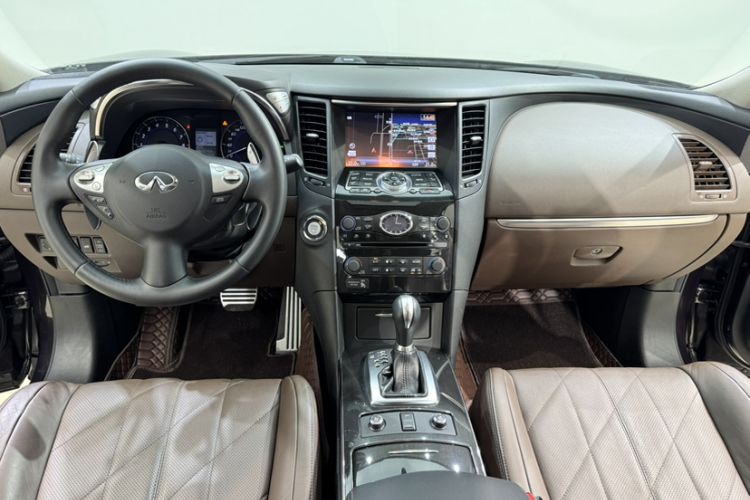 Used Infiniti QX70 2013 3.7L Standard Edition Interior 14