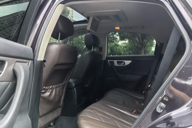 Used Infiniti QX70 2013 3.7L Supreme Edition Interior 2