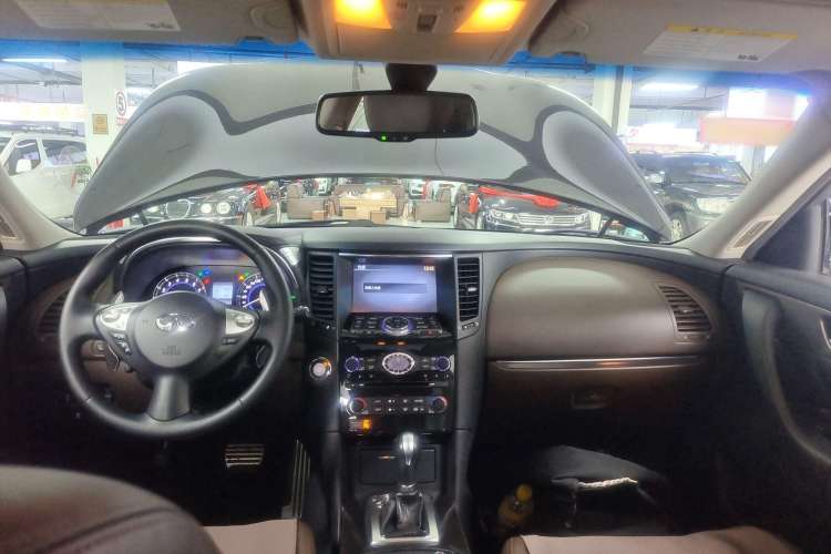 Used Infiniti QX70 2013 3.7L Standard Edition Interior 2