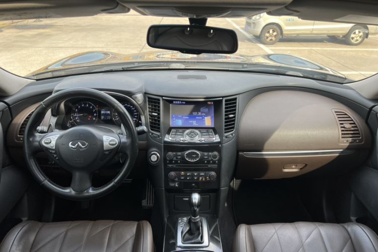 Used Infiniti QX70 2013 3.7L Standard Edition Interior 3