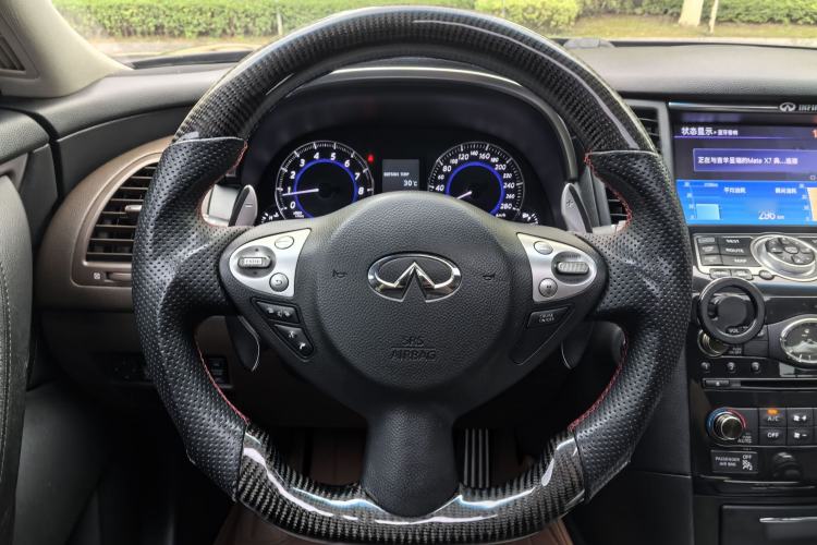 Used Infiniti QX70 2013 3.7L Supreme Edition Interior 3
