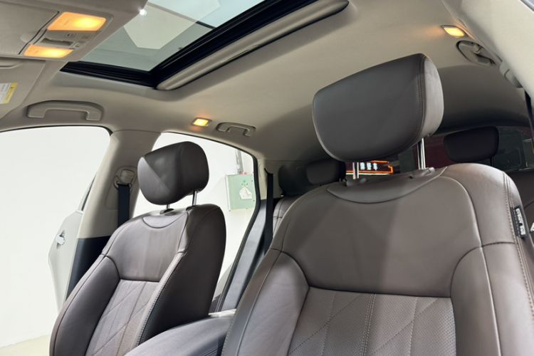 Used Infiniti QX70 2013 3.7L Standard Edition Interior 4