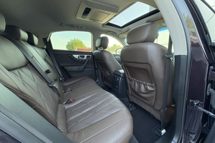 Used Infiniti QX70 2013 3.7L Supreme Edition Interior 4