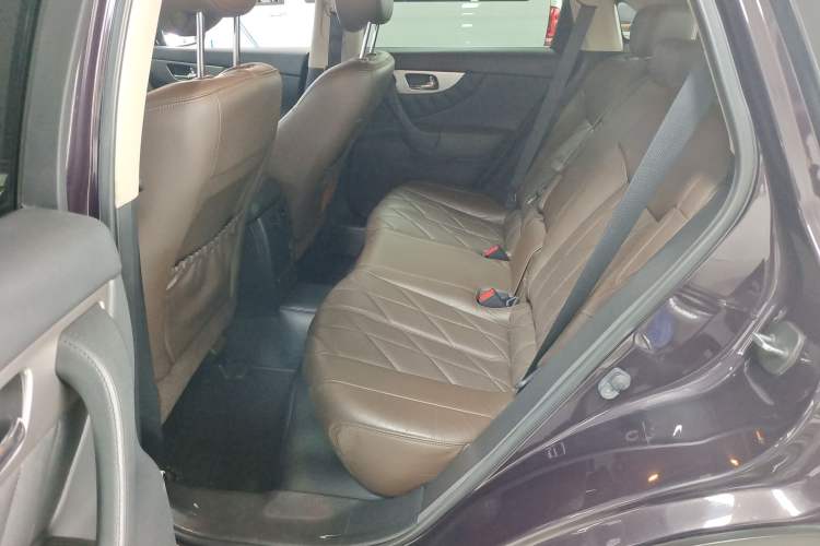Used Infiniti QX70 2013 3.7L Standard Edition Interior 4