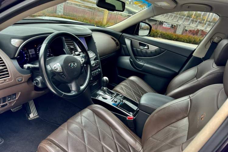 Used Infiniti QX70 2013 3.7L Standard Edition Interior 4