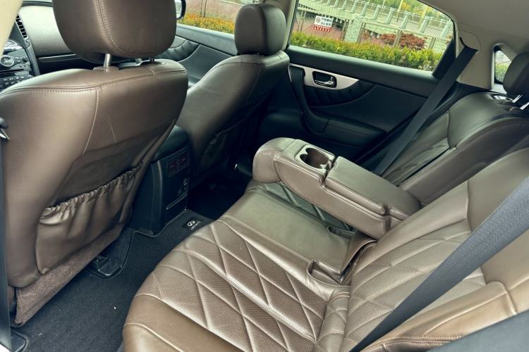 Used Infiniti QX70 2013 3.7L Standard Edition Interior 5