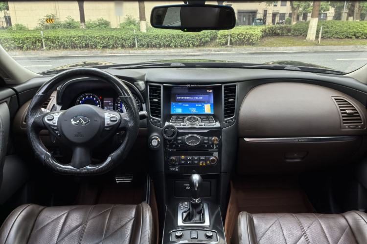 Used Infiniti QX70 2013 3.7L Supreme Edition Interior 6