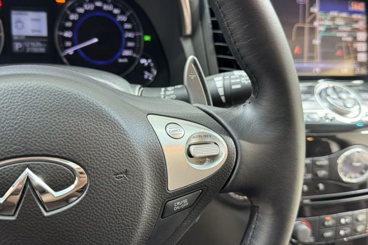 Used Infiniti QX70 2013 3.7L Standard Edition Interior 7