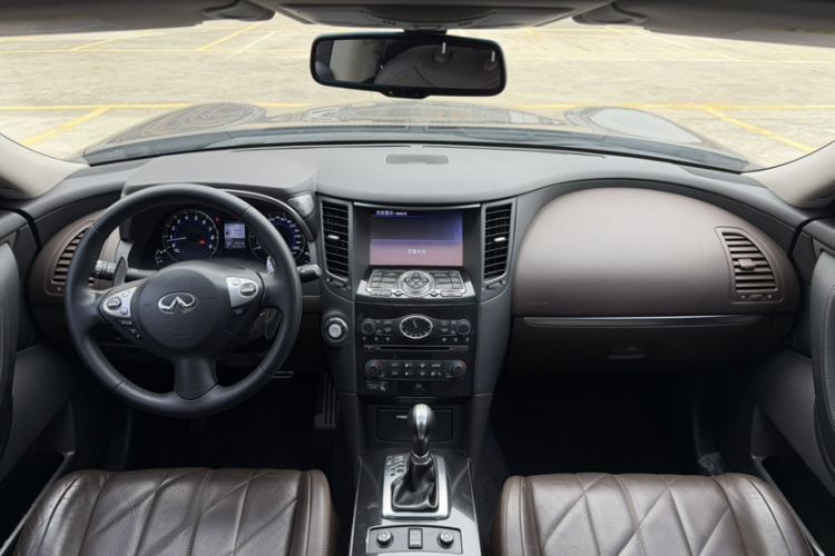 Used Infiniti QX70 2013 3.7L Standard Edition Interior 7