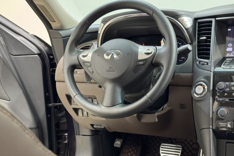 Used Infiniti QX70 2013 3.7L Standard Edition Interior 8