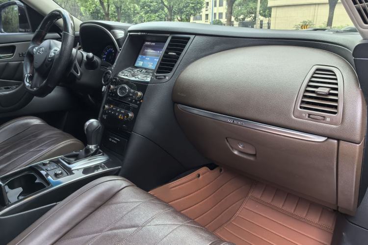 Used Infiniti QX70 2013 3.7L Supreme Edition Interior 8