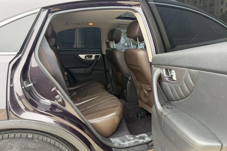 Used Infiniti QX70 2013 3.7L Standard Edition Interior 8
