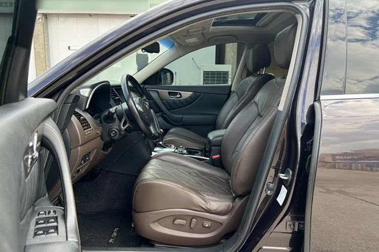 Used Infiniti QX70 2013 3.7L Standard Edition Interior 9