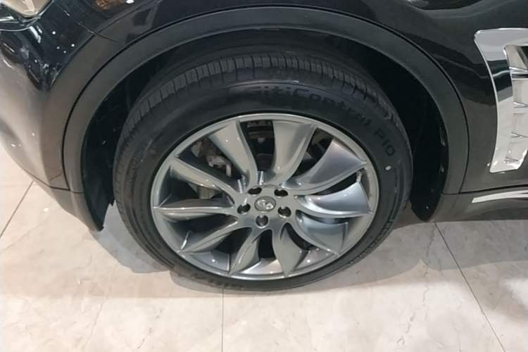 Used Infiniti QX70 2013 3.7L Supreme Edition Left Front Wheel Hub