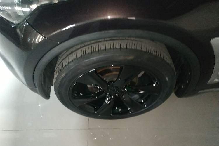Used Infiniti QX70 2013 3.7L Standard Edition Left Front Wheel Hub