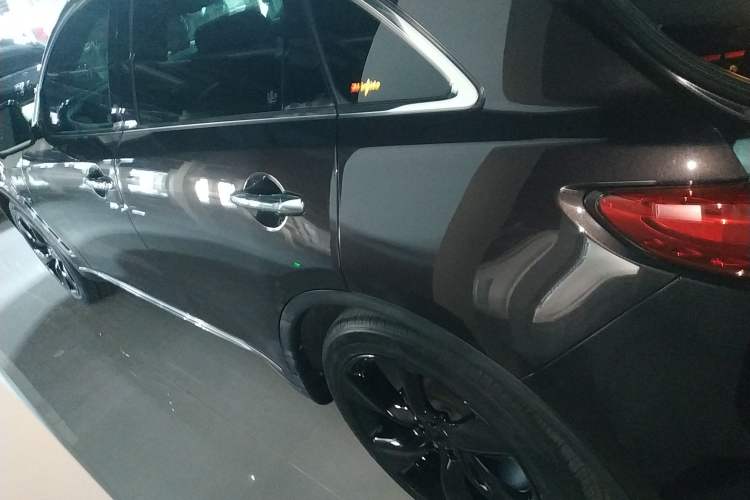 Used Infiniti QX70 2013 3.7L Standard Edition Left Side