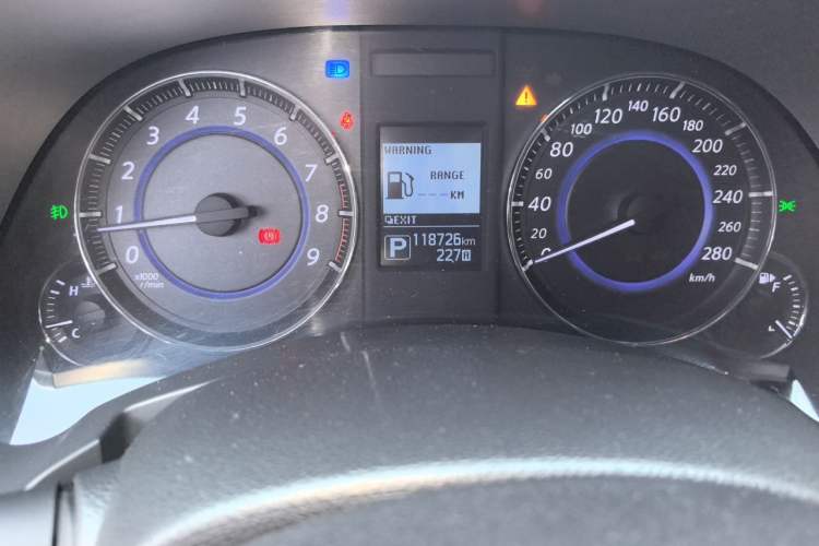 Used Infiniti QX70 2013 3.7L Supreme Edition Odometer Close Up