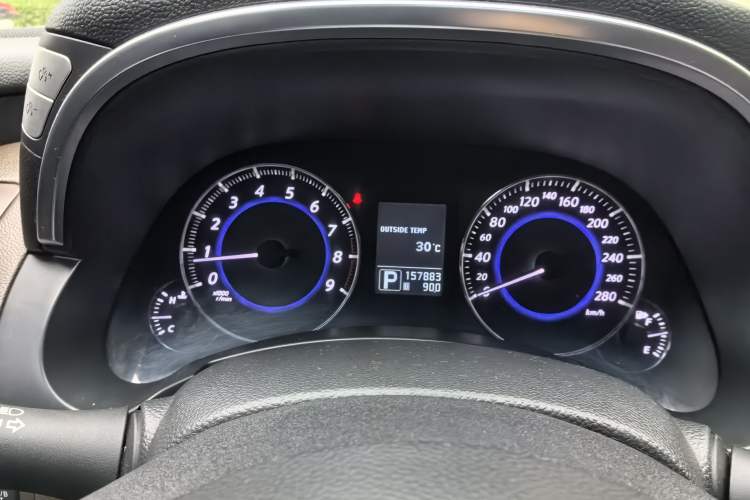 Used Infiniti QX70 2013 3.7L Supreme Edition Odometer Close Up